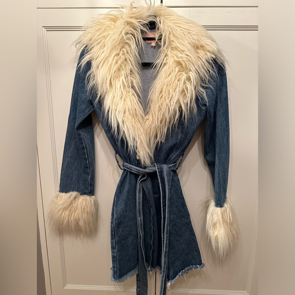 Long denim jacket with cream fur